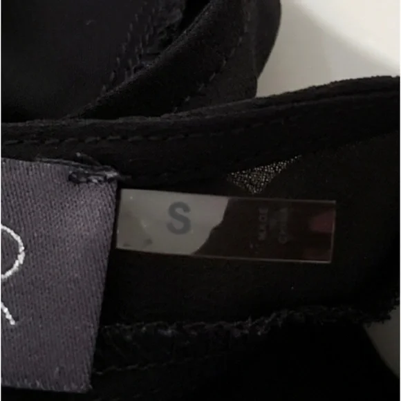 ASTR The Label Black Sleeveless Sheer Floral Top
Size: S - Picture 8 of 11